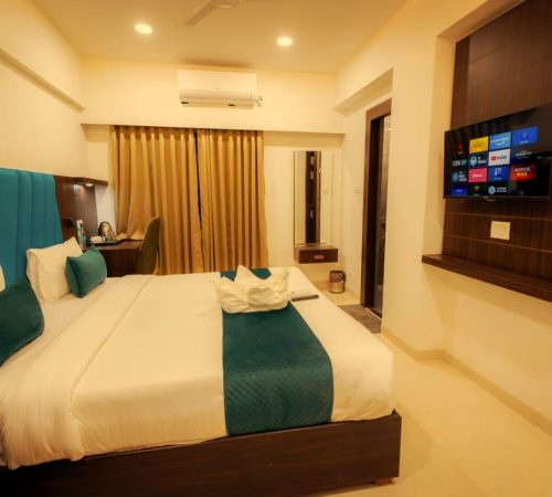 WhatsApp Image 2025-11-10 at 5.30.46 PM (1)